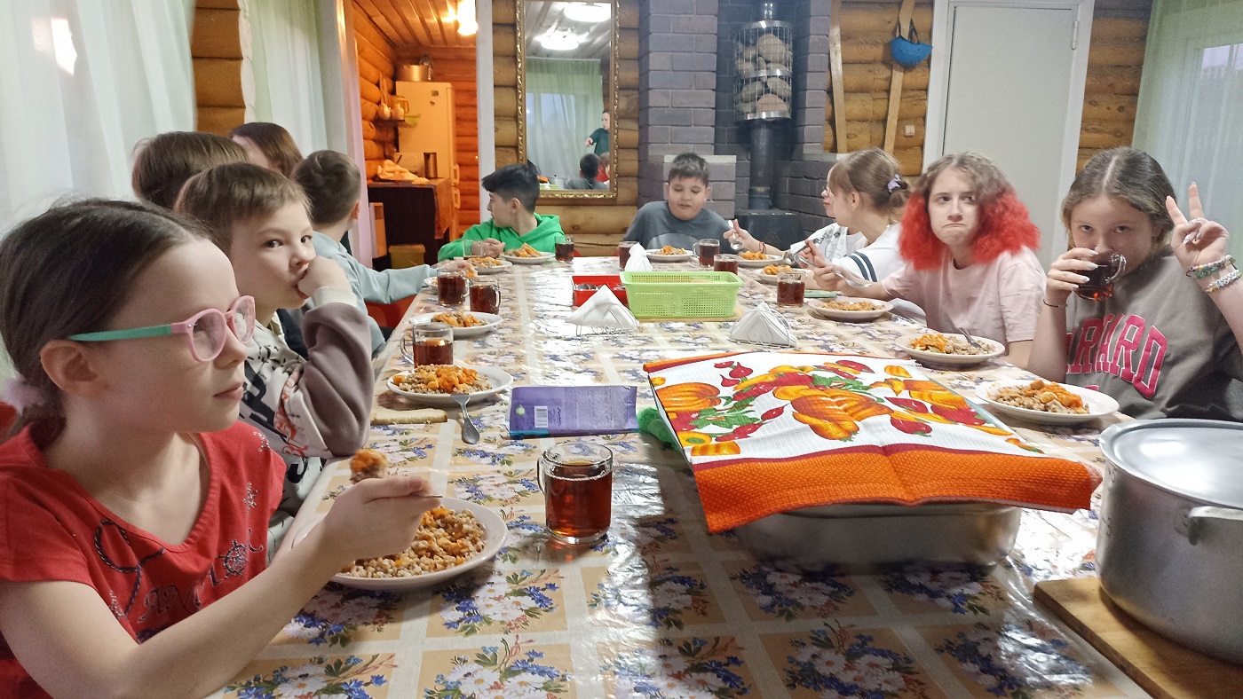Обед для школьников в Русской деревне